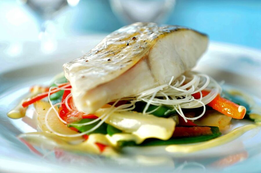 Paris: 3-Course Lunch Cruise on the River Seine - Sightseeing Perks: Why the Seine View Beats a Standard Photo Stop