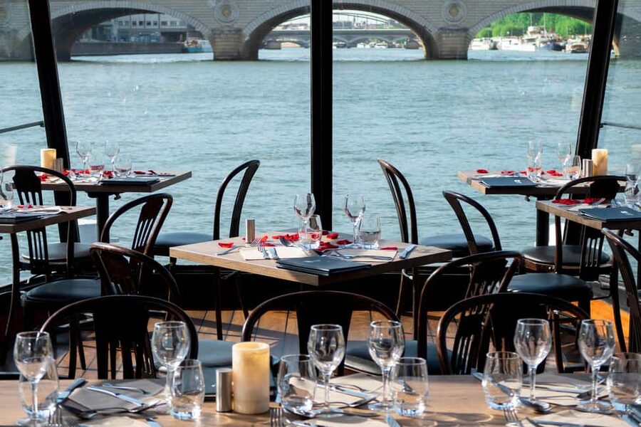 Paris: 3-Course Lunch Cruise on the River Seine - Service and Comfort: The Stuff That Can Make or Break the Day