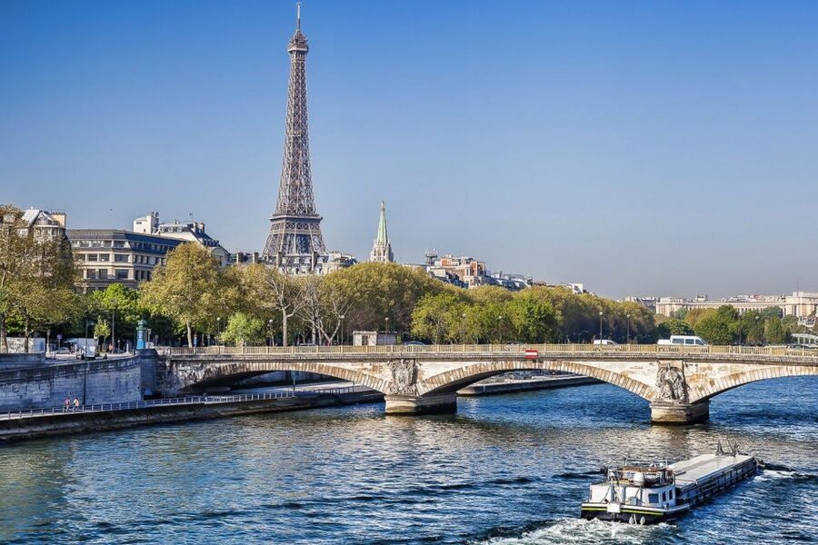 Paris: 3-Course Lunch Cruise on the River Seine - Value at $80: When This Lunch Cruise Is a Smart Buy