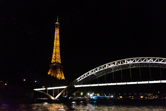 Paris 3-Courses Gourmet Dinner Seine River Cruise with Champagne - Service, tips, and the end-of-meal paying game