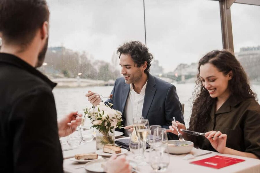 Paris: 4-Course Dinner Cruise on Seine River with Live Music - Île Saint-Louis, Notre-Dame, and Conciergerie: Where the Seine Turns Poetic
