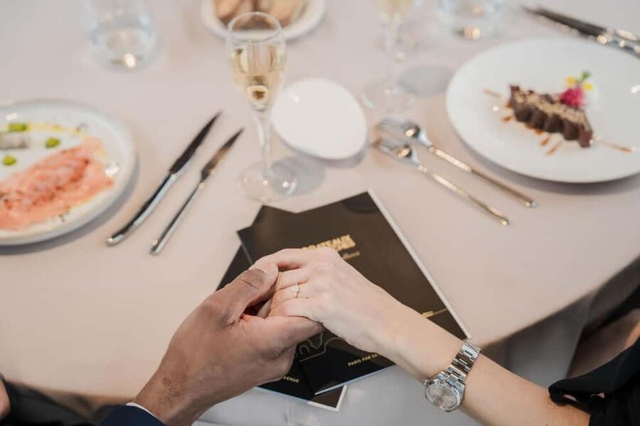 Paris: 4-Course Dinner Cruise on Seine River with Live Music - Eiffel Tower Sparkle Timing: Live Music Meets the Main Event