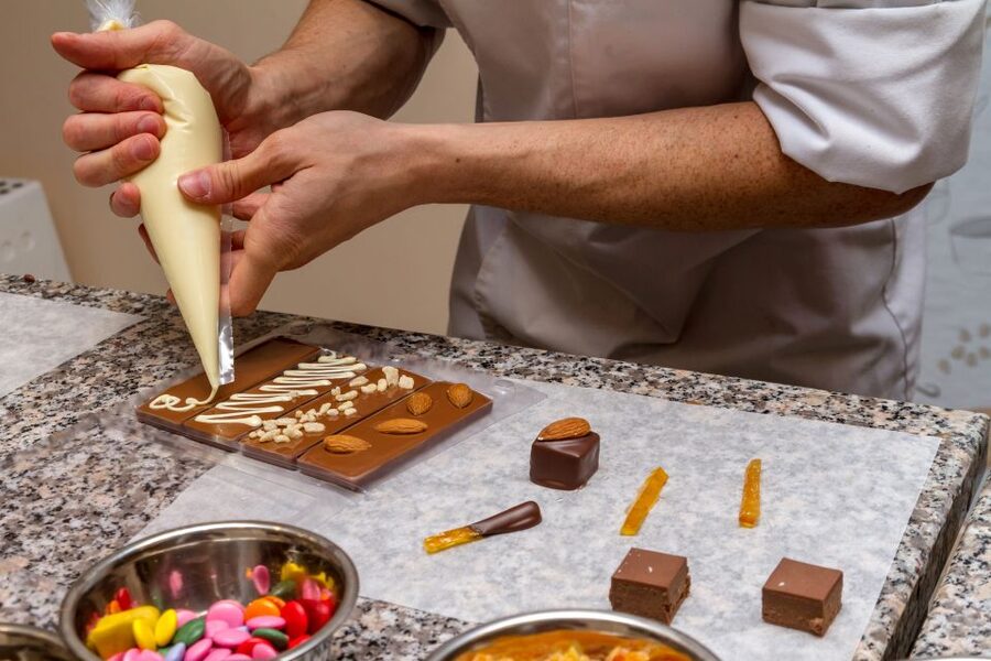 Paris: 45-minute Chocolate Making Workshop at Choco-Story - The 45-minute workshop: how you make your chocolate bar