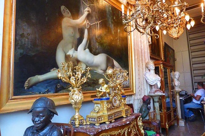 Paris Antiques Market Insider's Tour in Extra-Small Group - Small-group pace: why max 9 people matters