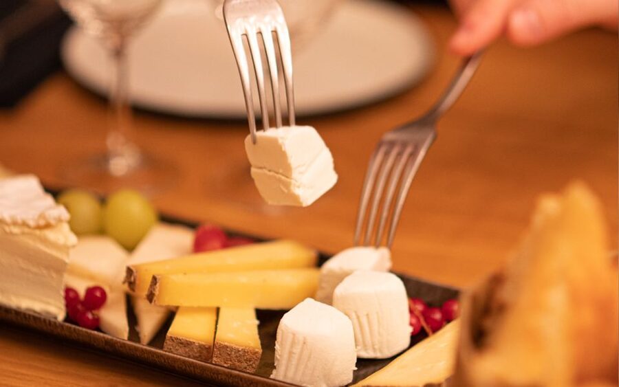 Paris: Apéro Wine and Cheese Tasting Experience - From 52 Rue de l’Arbre Sec to the meeting point