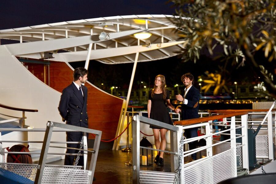 Paris: Bastille Day Dinner Cruise on the Seine River - Why this Seine dinner cruise is such a good Paris plan
