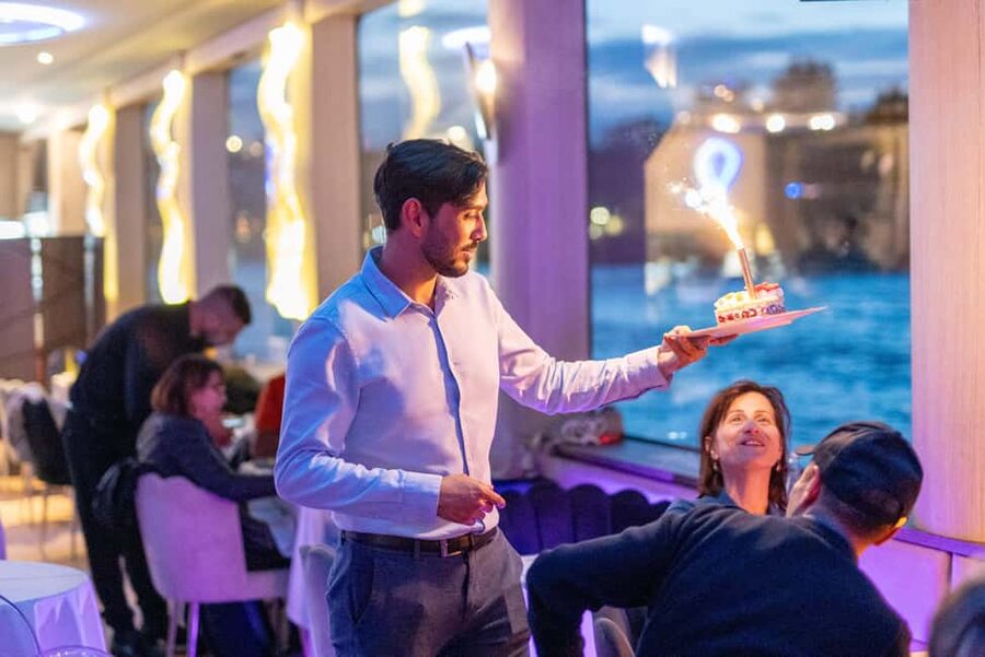 Paris: Bastille Day Fireworks Dinner Cruise with Drinks - The Diamant Bleu boarding point near 2 rue du Ranelagh (and why it matters)