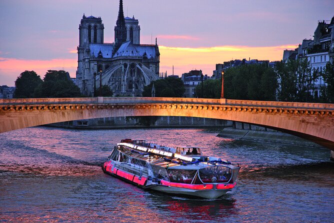 Paris Bateaux Mouches Special Bastille Day Dinner Cruise - Getting the timing right on Bastille Day