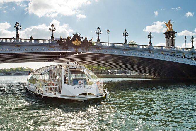 Paris: Batobus Hop-On Hop-Off Cruise & Landmarks Audio Tour - Stop 4: Notre-Dame Area (Quai de Montebello)