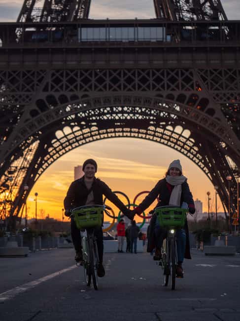Paris before the crowds, bike tour & Breakfast - Eiffel Tower Before the Crowds: Clear Views Instead of Head-Level Photos