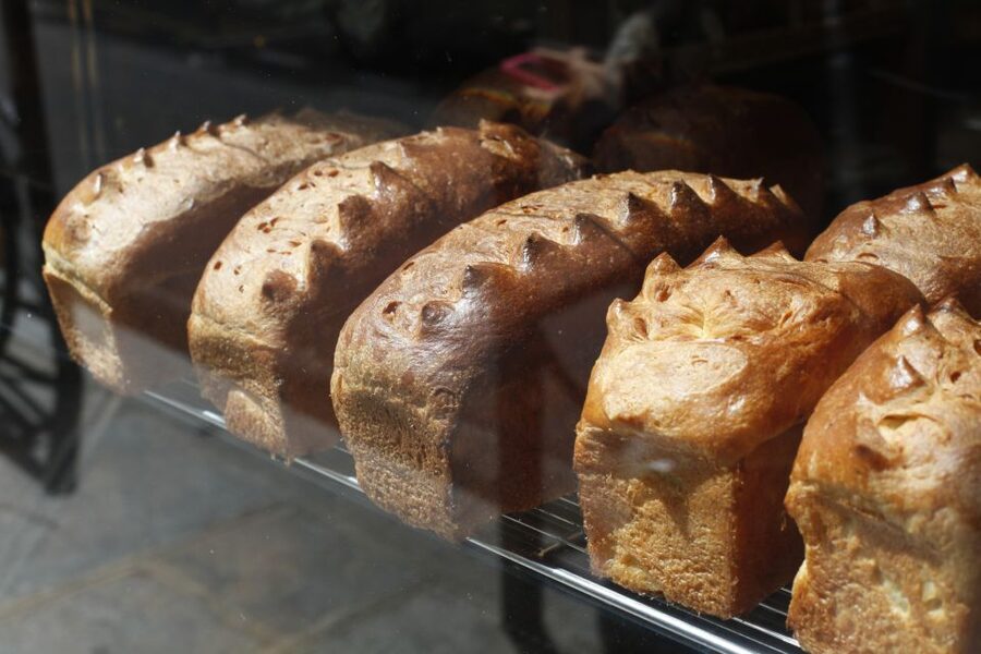Paris: Behind the Scenes Bakery Tour with Breakfast - Breakfast at a working boulangerie: croissants and pain au chocolat