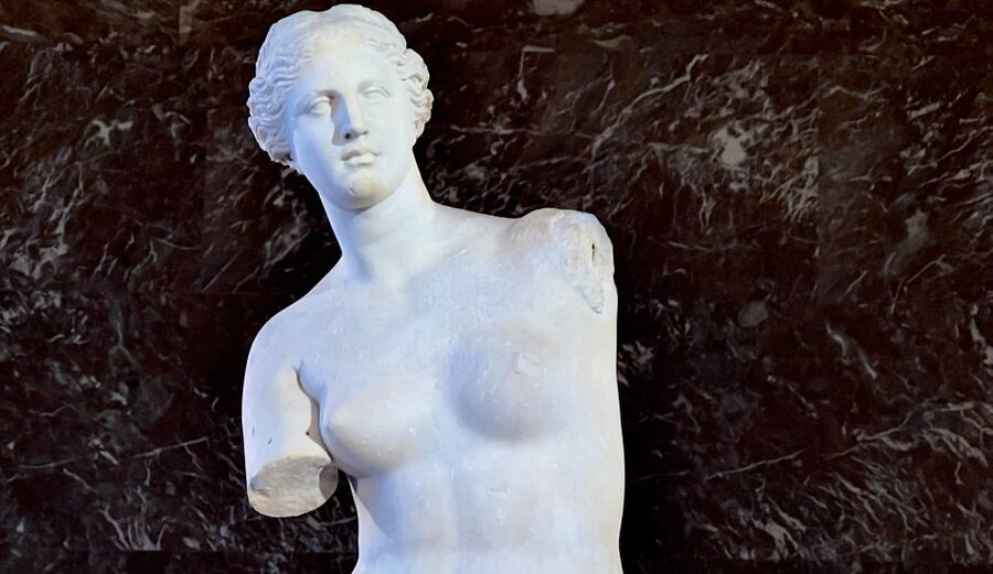 Paris: Best of the Louvre Museum Private Tour with Mona Lisa - Hear the guide clearly: tips on making the most of your attention
