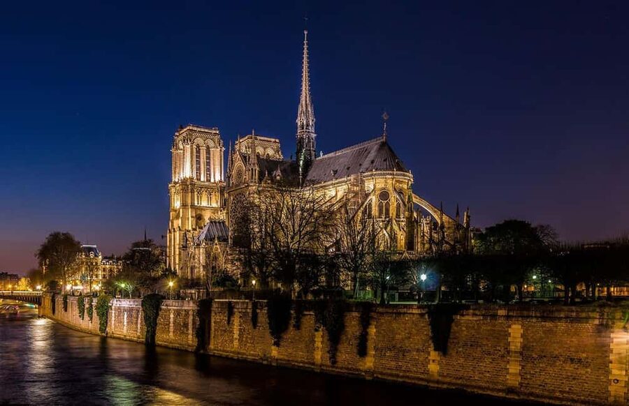 Paris, between Crimes and Mysteries - Starting at Pont Neuf, Henry IV in your rearview