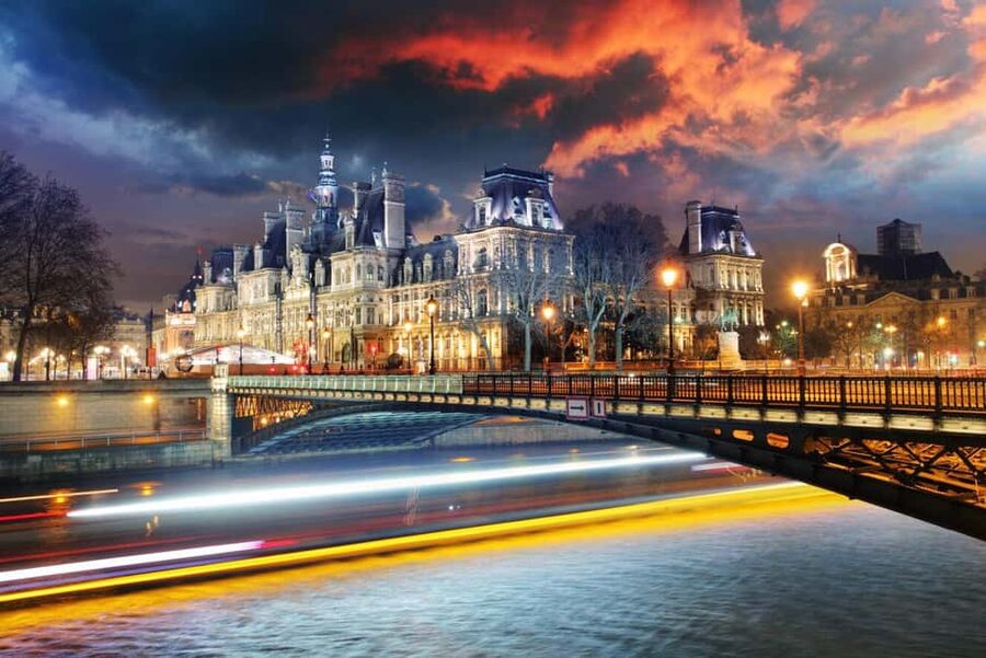 Paris, between Crimes and Mysteries - Heading into the belly of Paris: shady dealings and symbolic street logic