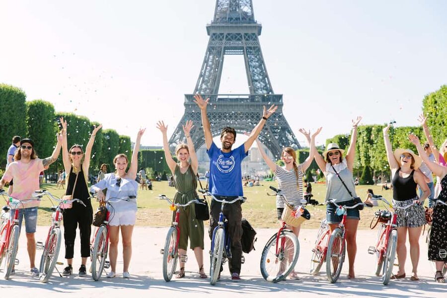 Paris Bike Tour: Eiffel Tower, Place de la Concorde & More - Left Bank to the Louvre Area: Your Quick Orientation Pass