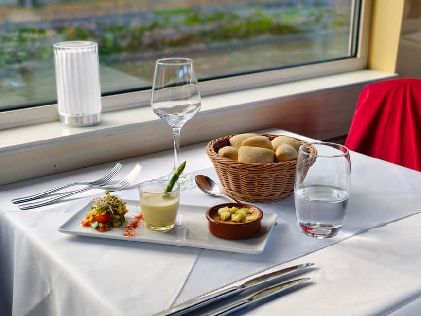 Paris : Bistronomic early dinner cruise - Where it all starts: Port des Invalides and Alexandre III bridge views
