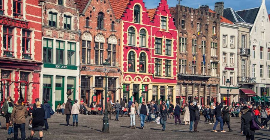 Paris: Brussels and Bruges Tour & Optional Chocolate Tasting - Tintin mural and Mont des Arts: pop culture + viewpoints in one run