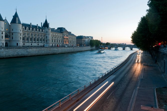 Paris by Night Walking Tour: Ghosts, Mysteries and Legends - Place de l’Hôtel de Ville: Parties, Then Executions