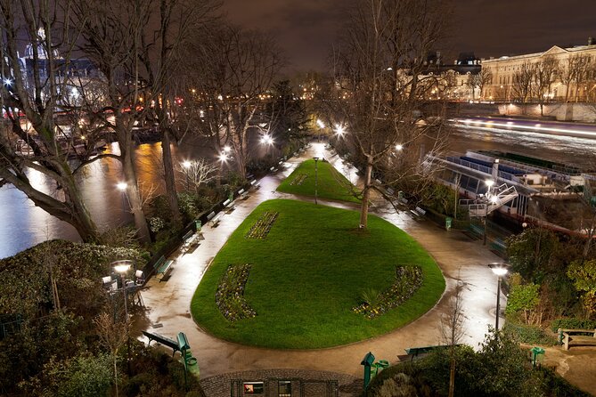 Paris by Night Walking Tour: Ghosts, Mysteries and Legends - Ghosts, Mysteries, and What the Experience Really Feels Like