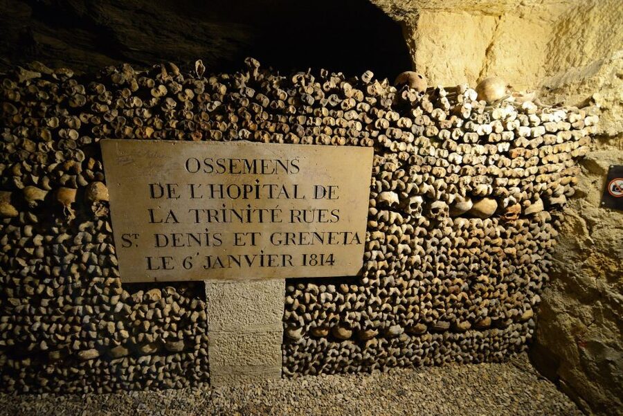 Paris: Catacombs Entry & Seine River Cruise with Audio Guide - Meeting points that don’t waste your time