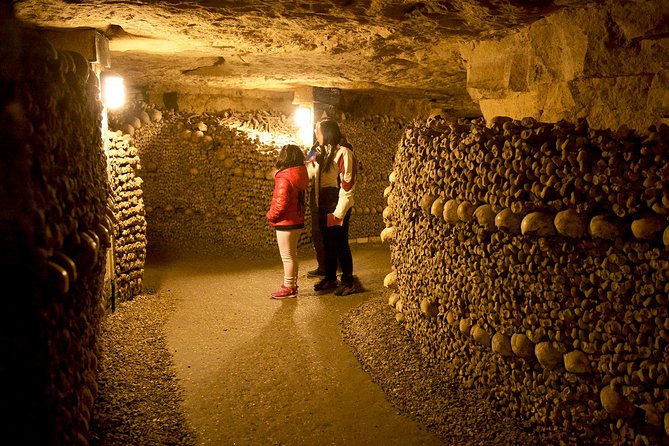 Paris Catacombs Tour - Practical planning: meeting points, finding your guide, and timing