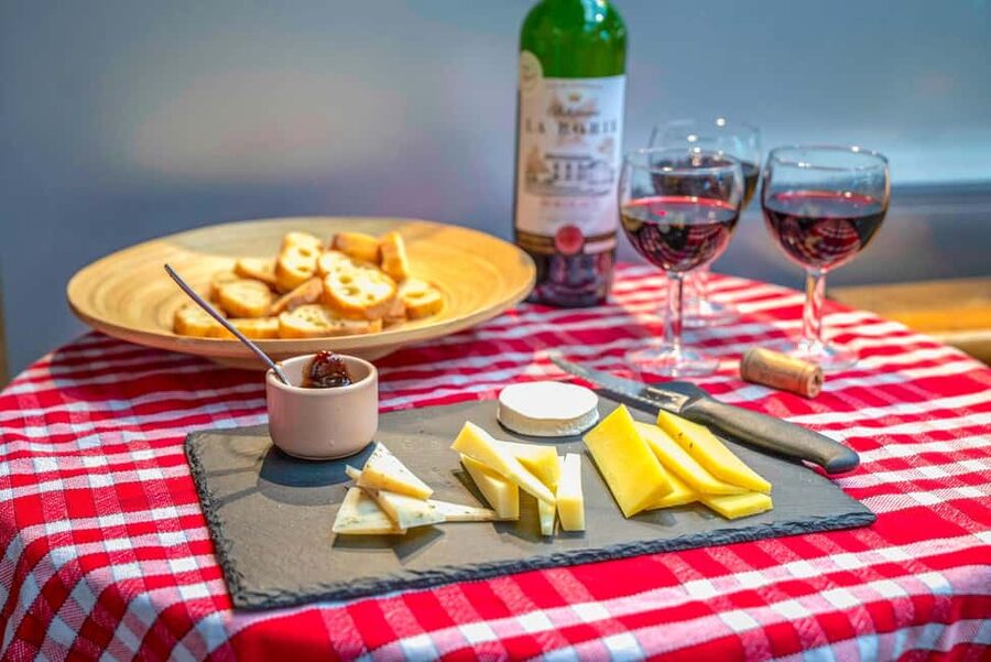 Paris: Champagne and Oysters Food Tour - Where You Start: Finding the Meeting Point Fast