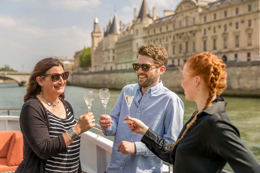 Paris: Champagne Tasting Cruise Departure from Eiffel Tower - The 15-minute check-in rule (and why it matters)