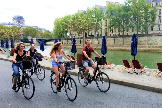Paris: Charming Nooks and Crannies Bike Tour - Finding the bikes at Place de l’Hôtel de Ville