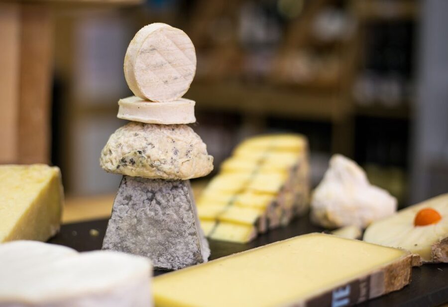 Paris: Cheese and Wine Class in a 17th Century Cellar - The 90-Minute Plan: How the Workshop Unfolds
