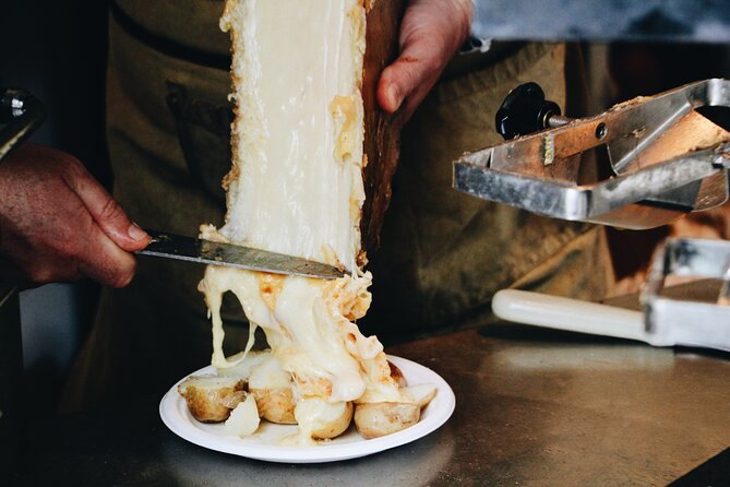 Paris Christmas Food Tour with a Local Guide, and Seasonal Treats - Saint-Germain des Prés: mulled wine, street markets, and two famous cafés