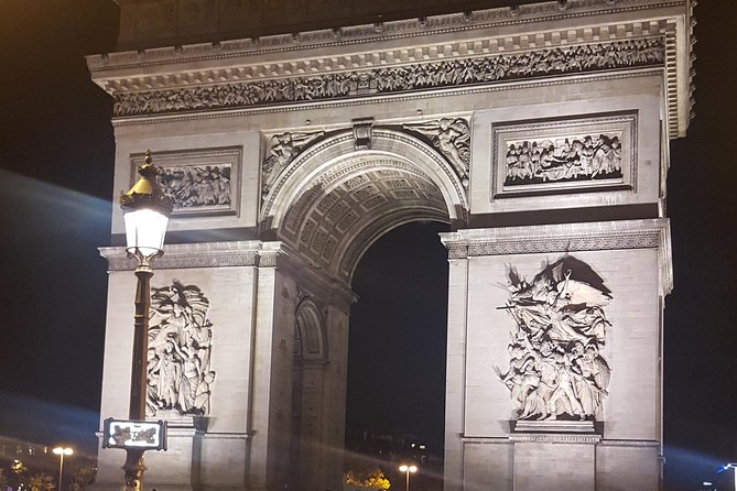 Paris Christmas Guided Bike Tour - Centre Pompidou and the Louvre zone: iconic backdrops, no museum time