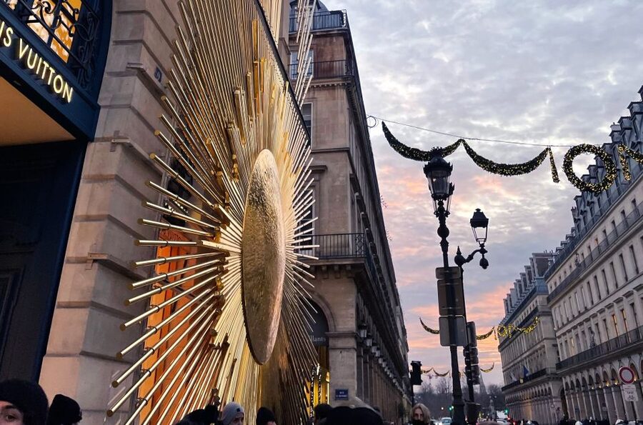 Paris Christmas Lights Walking Tour with Local Guide - Before You Go: What a 2-Hour Christmas Lights Walk Really Means