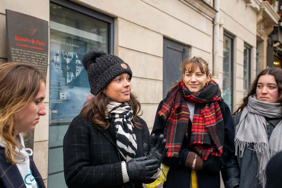 Paris Christmas Lights Walking Tour with Local Guide - Palais-Royal After Dark: Courtyards and Holiday Detail