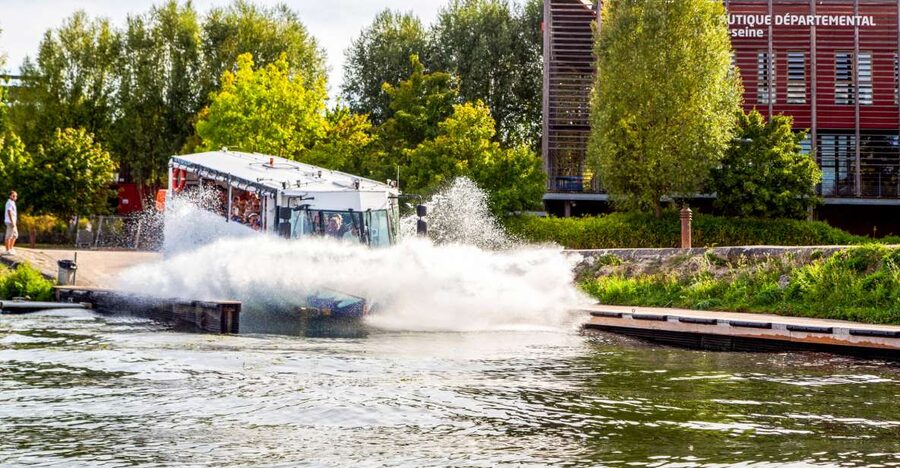 Paris: City and River Seine Tour on an Amphibious Bus - Switching to the Seine: How the Splash Moment Works