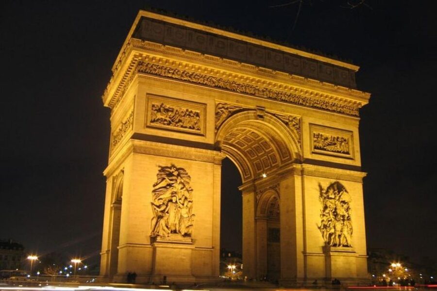Paris: City By Night Tour - Montmartre After Dark: Sacré-Cœur and Moulin Rouge Feel