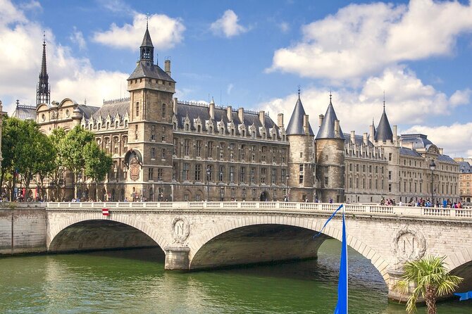 Paris City Center Free Walking Tour (Tip-Based) - Meeting at Saint-Michel and walking to the Tuileries