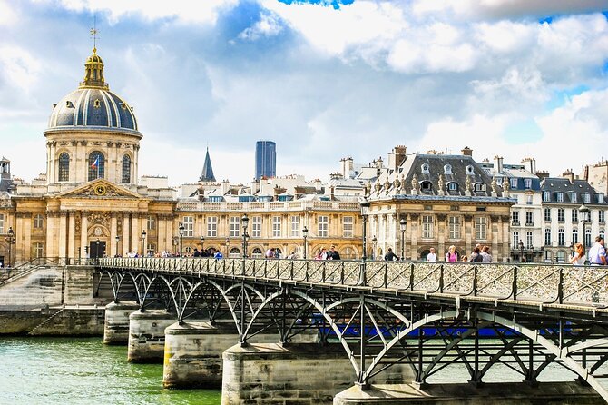 Paris City Center Free Walking Tour (Tip-Based) - Pont Neuf and the Louvre zone: the bridge stories that lead you onward