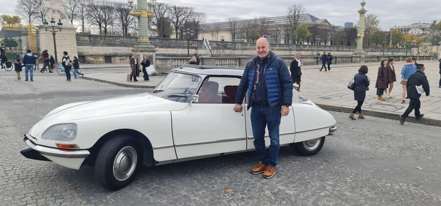 Paris: City Discovery Tour by Vintage Citroën DS Car - Champs-Élysées and Arc de Triomphe: the grand opening sequence