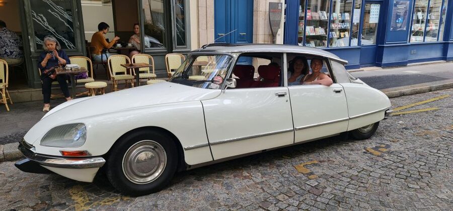 Paris: City Discovery Tour by Vintage Citroën DS Car - Île de la Cité and Notre-Dame area: seeing the center without the stress
