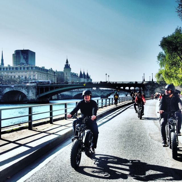 Paris: City Highlights Private Electric Bike Tour - Cruising the Seine: iconic edges, scenic pace