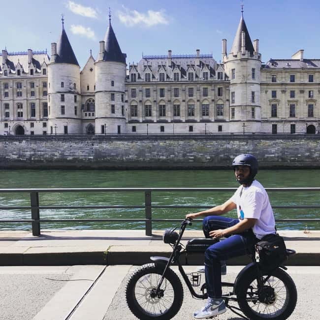 Paris: City Highlights Private Electric Bike Tour - Eiffel Tower and Grand Palais: the pass-by you’ll remember on video