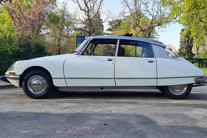 Paris City Tour 2h00 Citroën DS Vintage with Open Roof - Eiffel Tower: the icon, the engineering story, and the photo strategy