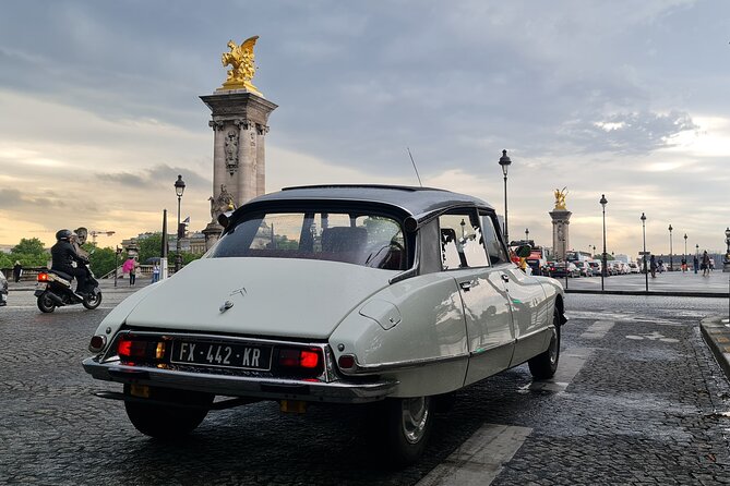 Paris City Tour 2h00 Citroën DS Vintage with Open Roof - Arc de Triomphe to Champs-Élysées: watching Paris unfold without the slog