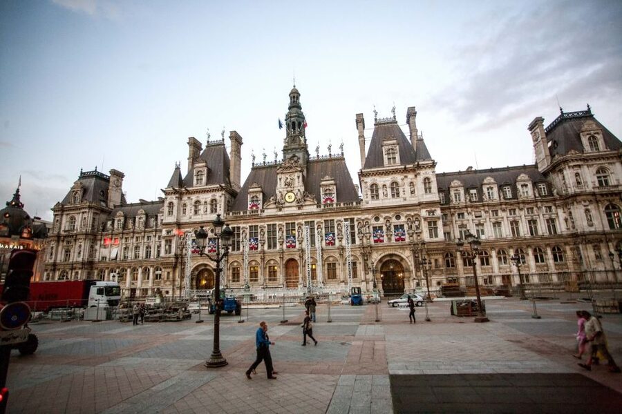 Paris: City Tour by Bus with Eiffel Tower & Optional Summit - Why this Paris by Night Bus + Eiffel Tower format works