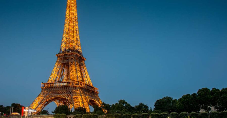 Paris: City Tour by Bus with Eiffel Tower & Optional Summit - Onboard audio guides: 11 languages, plus real-world usability