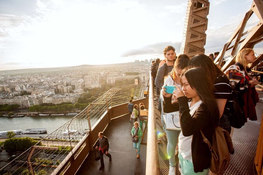Paris: City Tour by Bus with Eiffel Tower & Optional Summit - Who should book this night bus and Eiffel Tower tour