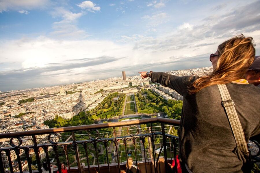 Paris: City Tour by Bus with Eiffel Tower & Optional Summit - The bus route: what you’ll see from street level at night