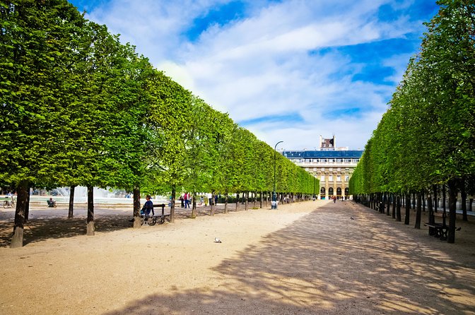 Paris City Tour by Coach with Sightseeing Seine River Cruise - Luxembourg Gardens and Saint-Germain-des-Prés: When the Route Feels Like a Neighborhood