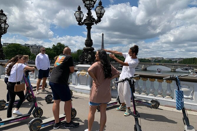 Paris City Tour by E-Scooter with Fun Guide (Small groups) - Pont des Arts and Île de la Cité: the Paris origin story, fast