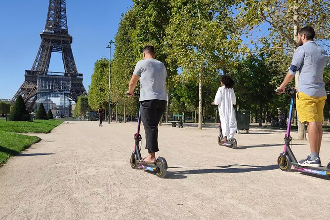 Paris City Tour by E-Scooter with Fun Guide (Small groups) - Louvre and Cour Carrée: seeing the palace energy without the ticket hurdle